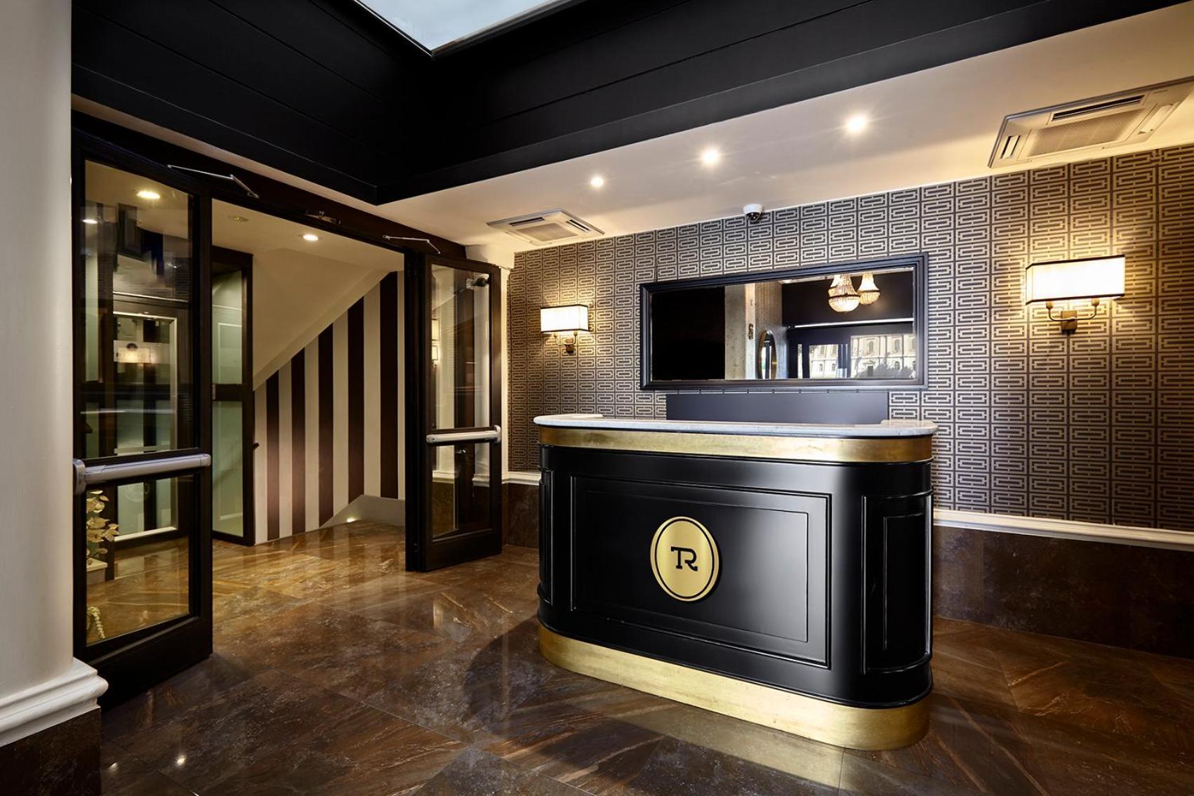 Trianon Borgo Pio Aparthotel Roma Esterno foto